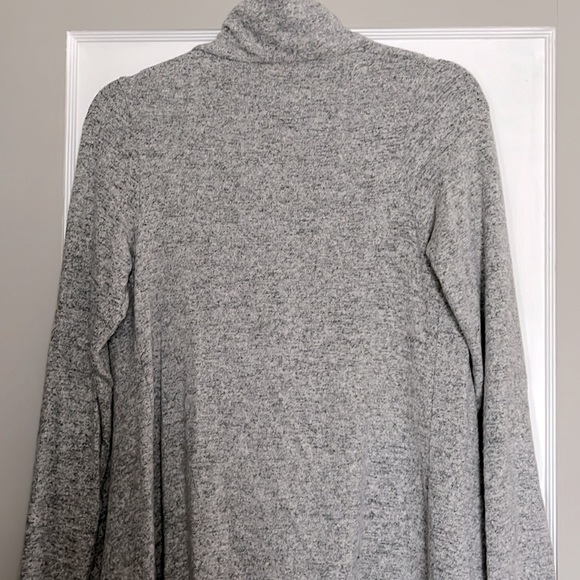 NWOT ASYMMETRICAL CARDIGAN LIGHT GREY - Picture 5 of 9